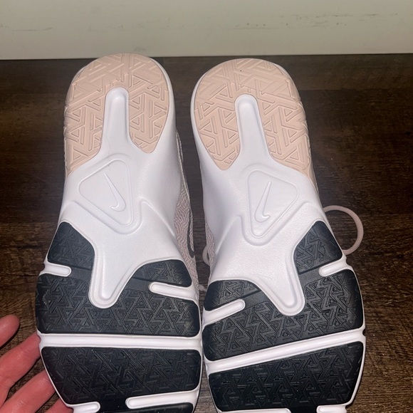 NEW women’s size 10 pink Nikes - Picture 5 of 5